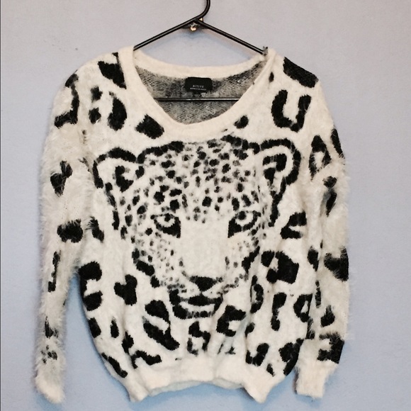 Size small. In very good condition.