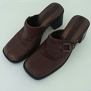 Bass Clogs 8 Brown