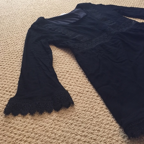 Super cute black dress. Size large - Picture 3 of 4