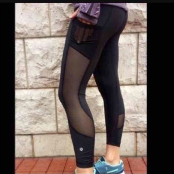 🚫SOLD on ♏️🚫Lululemon seek the heat crops