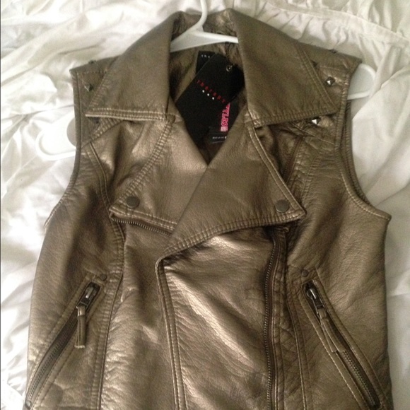 (SOLD🚩)Bronze leather studded vest