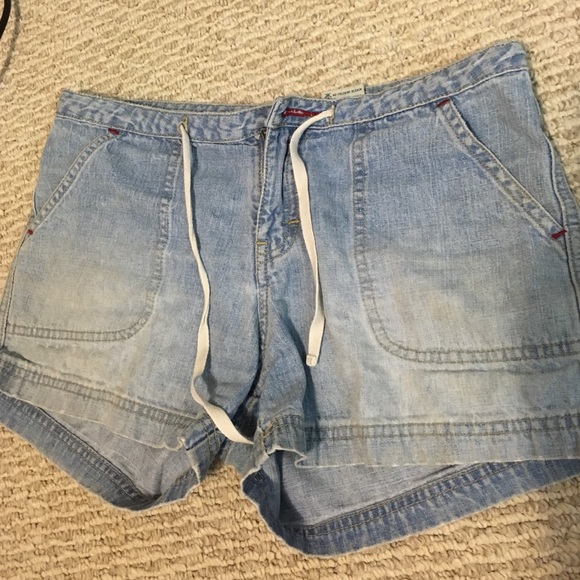 Size 3 vintage jean shorts!