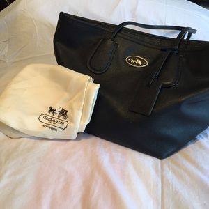 COACH black leather Taxi tote with dust bag