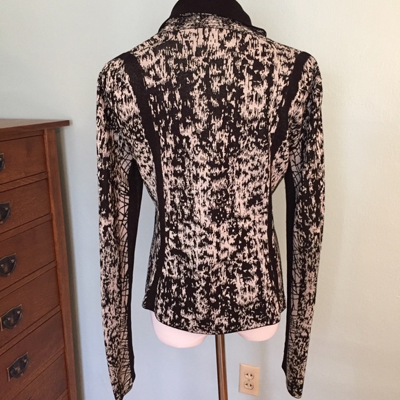 *SOLD* BCBG silk cotton knit jacket black white - Picture 2 of 4