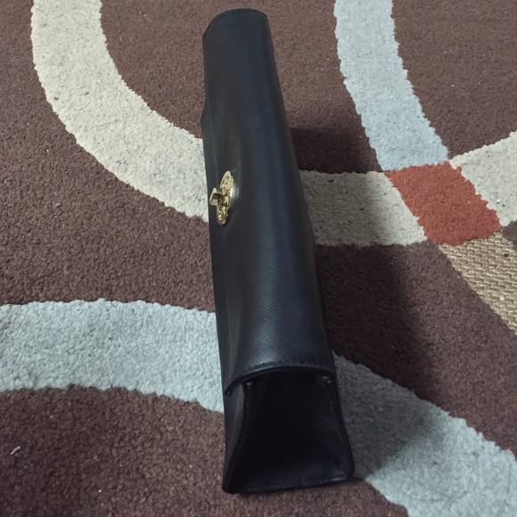 Authentic Tory Burch clutch - Picture 3 of 4