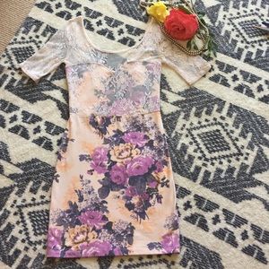 Sexy Free People Stretchy lace top floral dress!