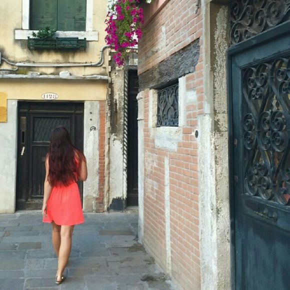 Meet your Posher, Meghan - Picture 3 of 4