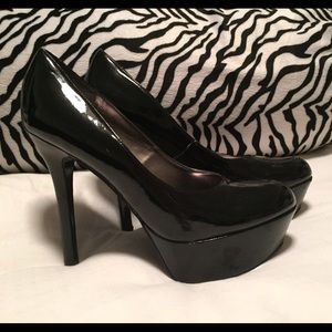 Carlos Santana black platform heels- size 8