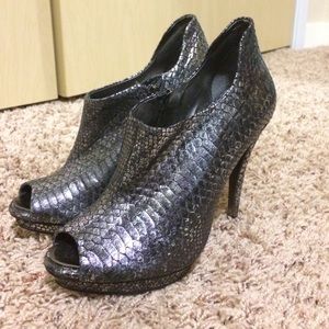 BCBG MAXAZRIA high heels