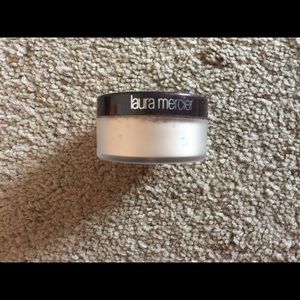 LAURA MERCIER Translucent Powder!