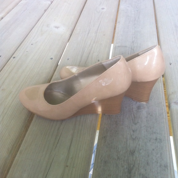 Nude Wedges