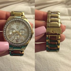 Gold watch ✨✨✨