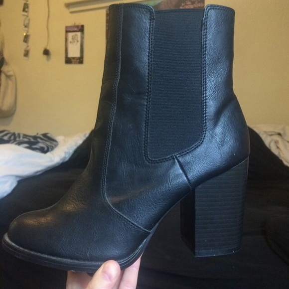 black pull on heeled ankle boots