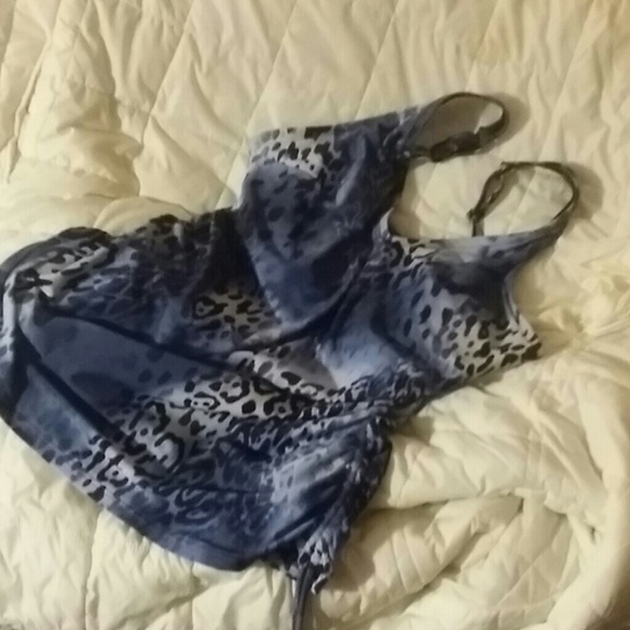 *YARD SALE TIME IN THE SOUTH* wet suit top