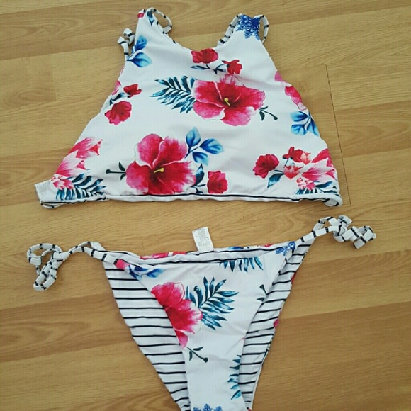 Reversible Floral Bikini - Picture 3 of 4