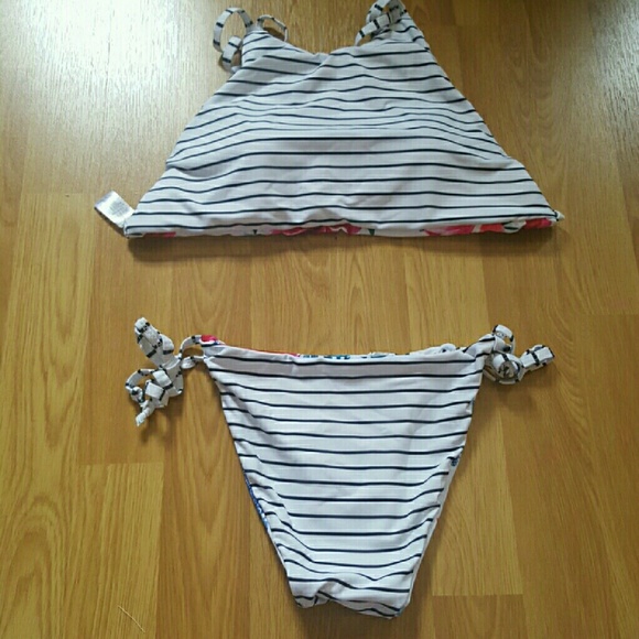 Reversible Floral Bikini - Picture 4 of 4