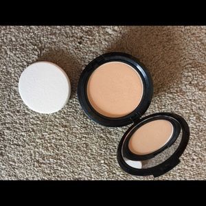 NYX stay matte but not flat Powder Foundation!