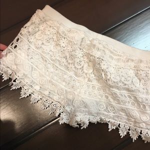 white lace shorts