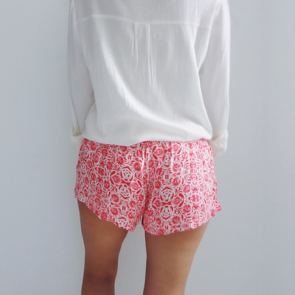 SOLD OUT ✖️ Jess Red Printed Shorts - Picture 3 of 4