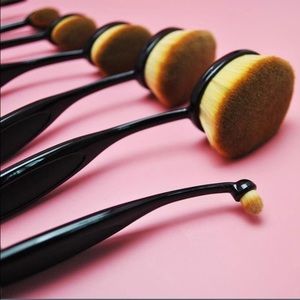 Makeup brushes