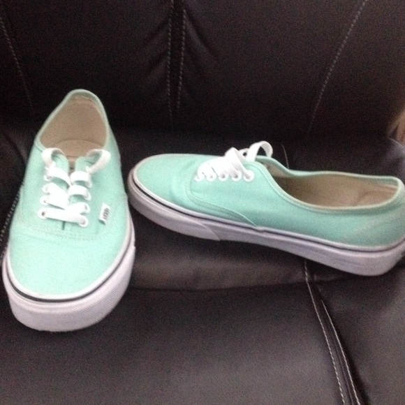 Women's size 8 or men's size 6.5 vans.