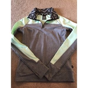 PINK workout half zipped! NEW & HASN'T BEEN WORN!
