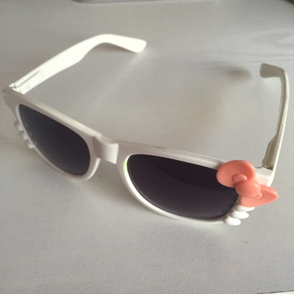 Hello Kitty-Style Sunglasses