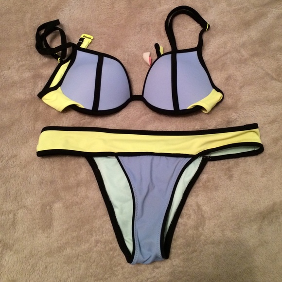 VS bikini