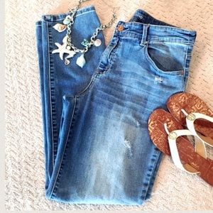 🌷 Chico's Platinum Boyfriend Jeans