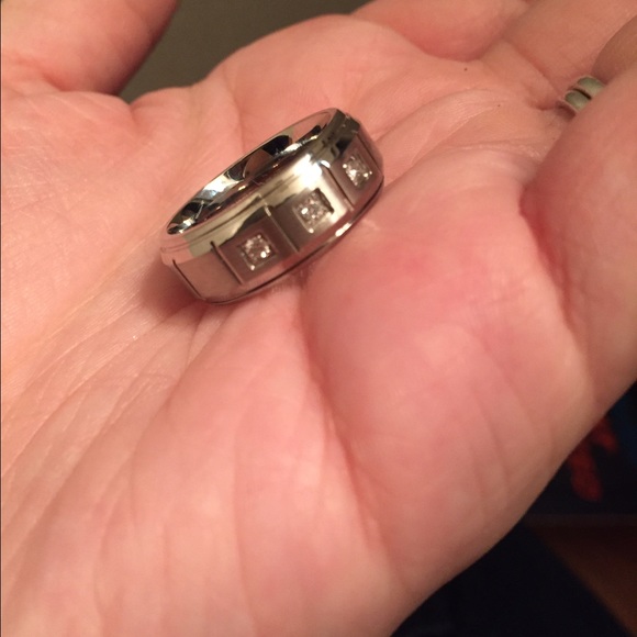 Men's ring