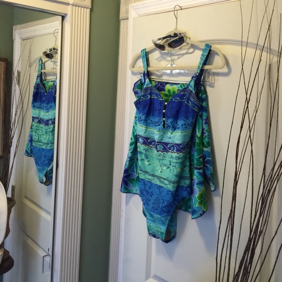 Kristina Other - Bathing suit in ocean colors🌺HOSTPICK🌺