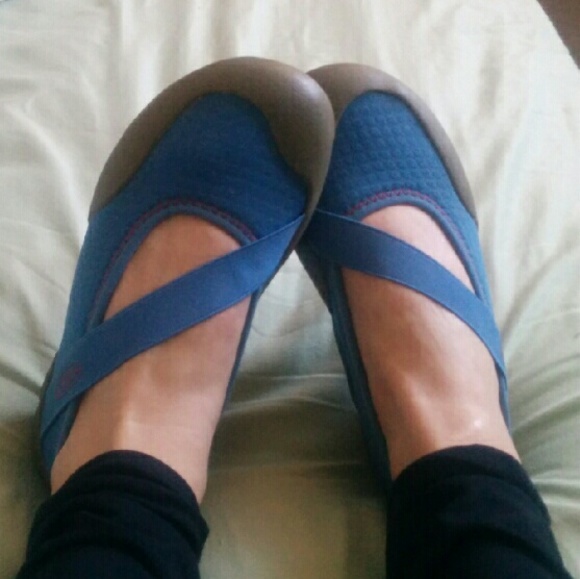 Sporty Keen "water shoes" size 7.5, fits 7-8