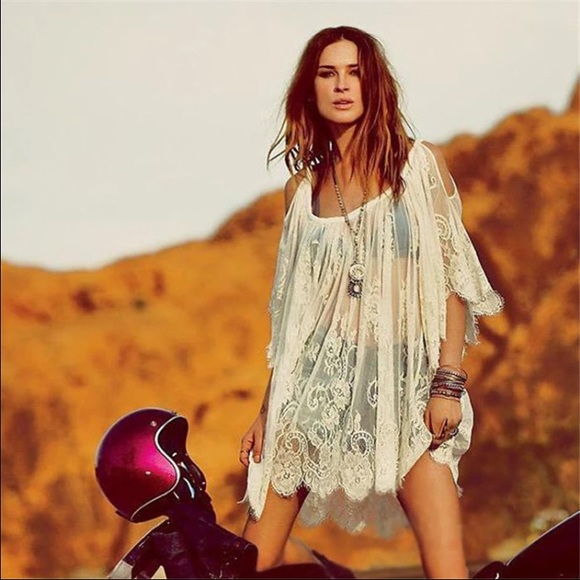 Tops - HOST PICK!  White boho lace top tunic swim coverup