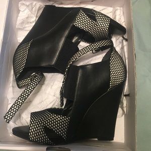Aldo Women's Wedge/ Pump size 38 us size 8