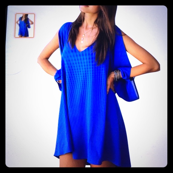 Dresses & Skirts - Off shoulder v neck dress