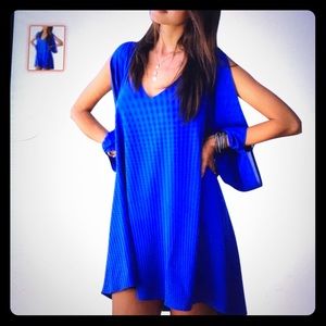 Off shoulder v neck dress