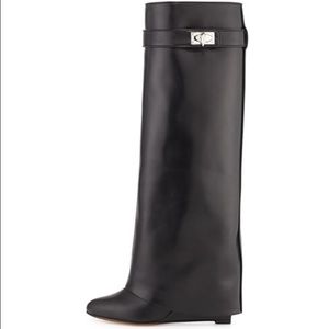 Jessica Buurman shark lock fold over boots