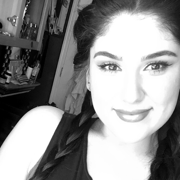 Meet your Posher, Melissa