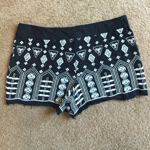 Chelsea & Violet shorts - Picture 2 of 4