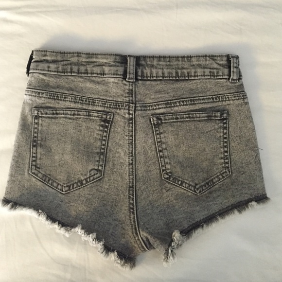 H&M High Waisted Shorts - Picture 2 of 3