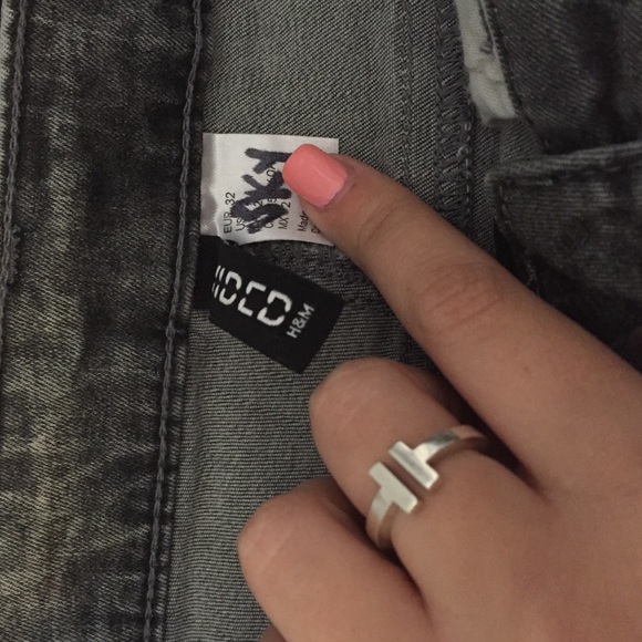 H&M High Waisted Shorts - Picture 3 of 3