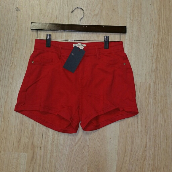 Red shorts - Picture 3 of 4