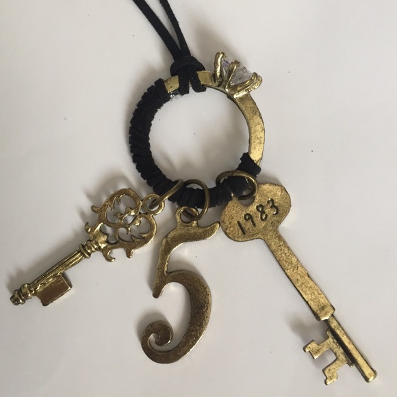 Necklace - Picture 2 of 2