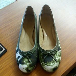 Womens casual shoes