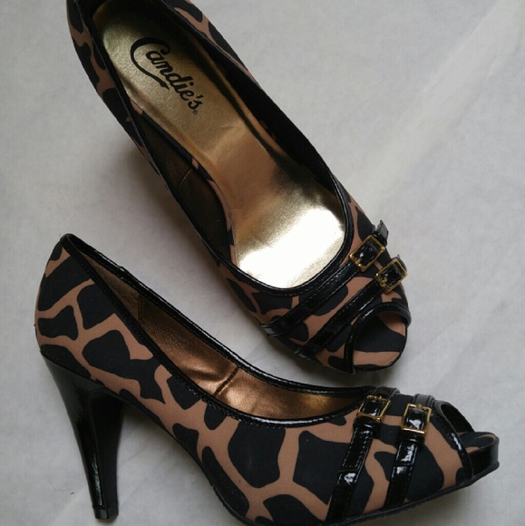 NWOT CANDIES ANIMAL PRINT PEEP TOE