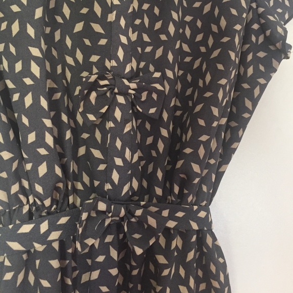 Patterned Flattering Dress - Picture 2 of 4