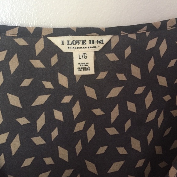 Patterned Flattering Dress - Picture 3 of 4