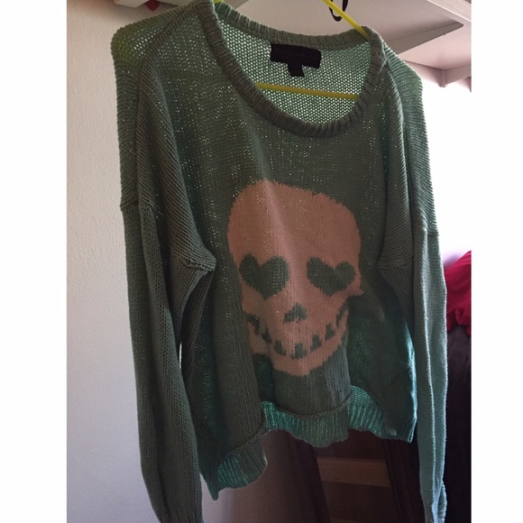 Super cute skull sweater!
