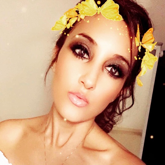 Meet your Posher, Melissa - Picture 2 of 2