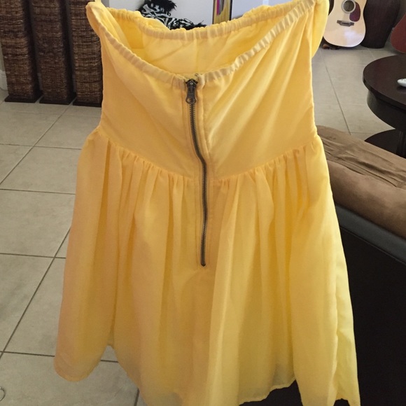 Yellow Steve Madden dress. Strapless - Picture 3 of 3